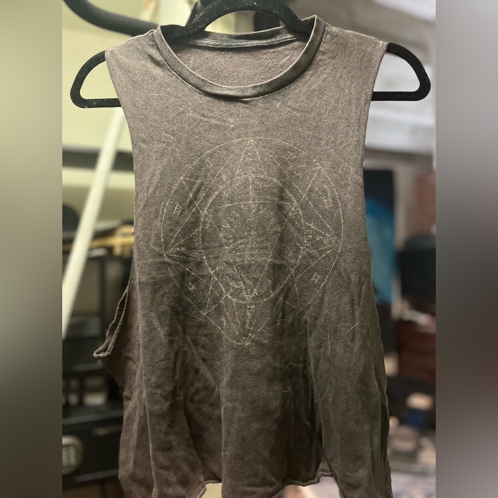 Witch Muscle-tee Top